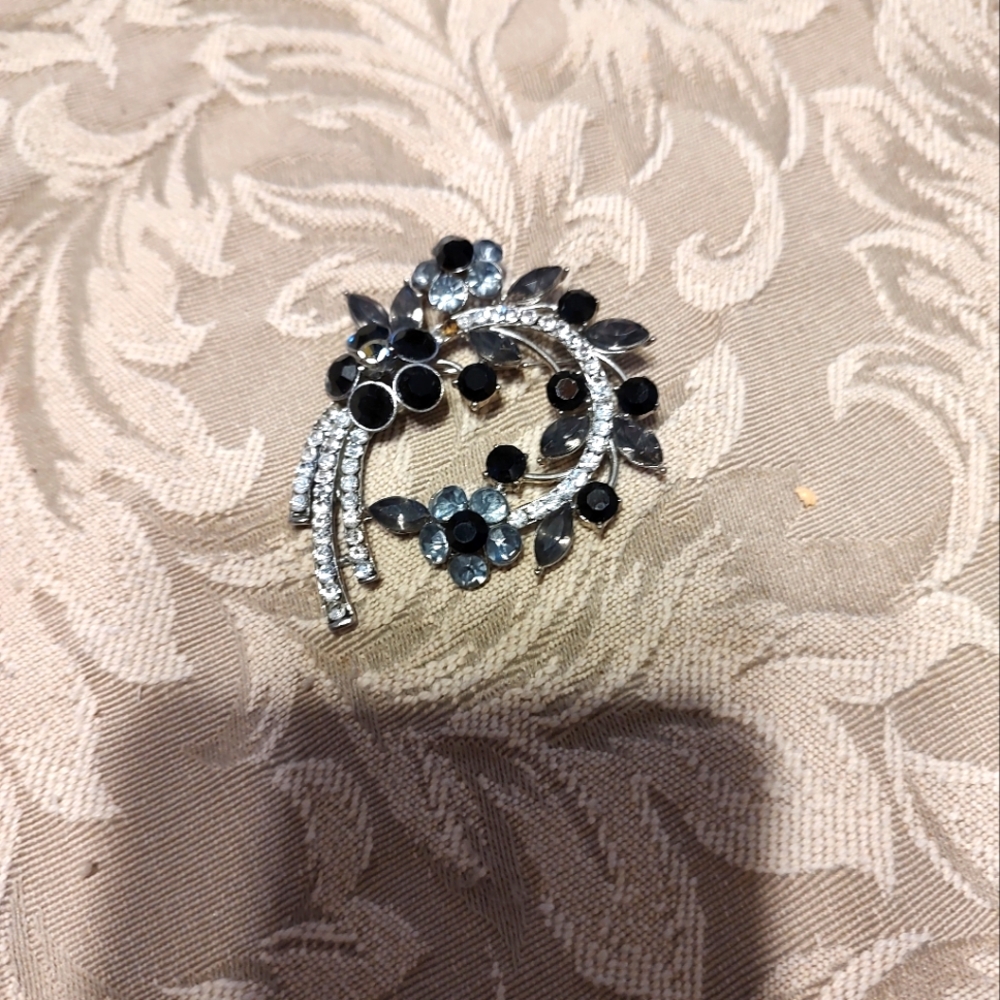🖤🩶🤍 Sultry Vintage 90's Art Deco Nouveau Rhinestone Brooch - Picture 8 of 11